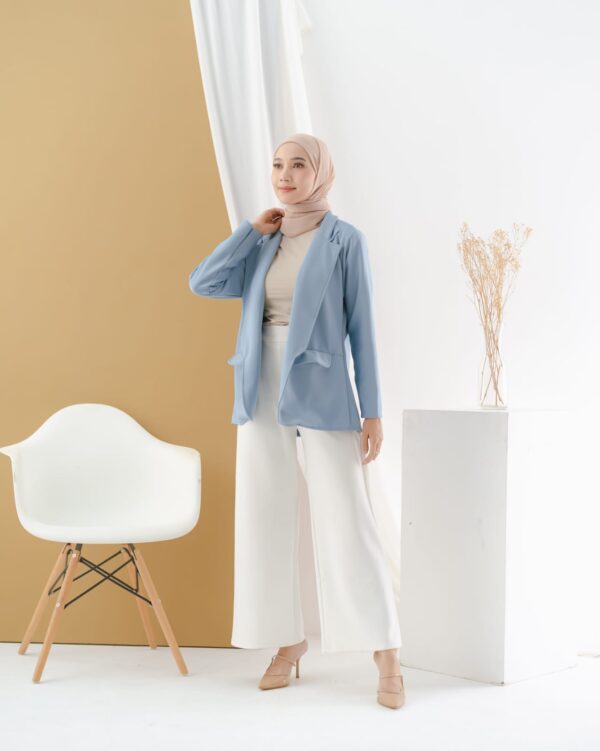 Lisa Blazer - Gambar 3