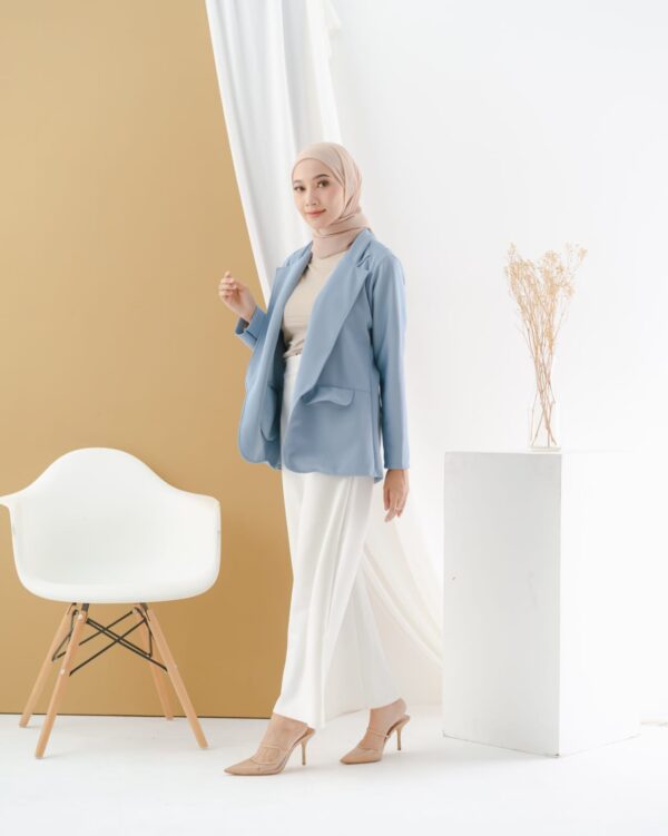 Lisa Blazer - Gambar 2